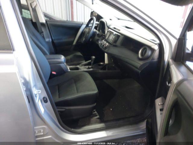 Toyota RAV4 Le Image 8