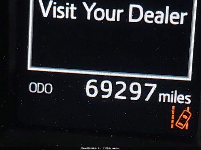 Toyota RAV4 Le Image 2