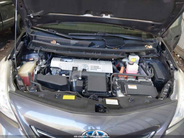 Toyota Prius v Two Image 16