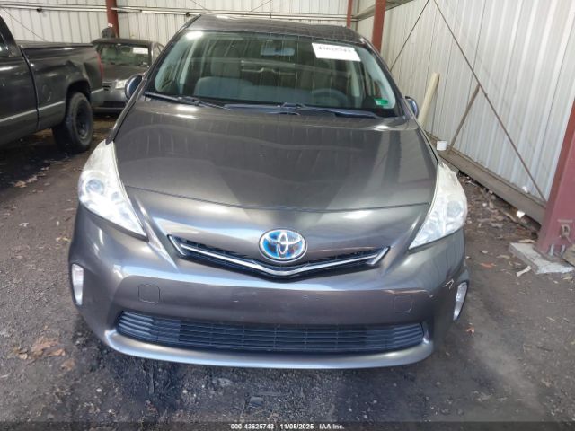 Toyota Prius v Two Image 9