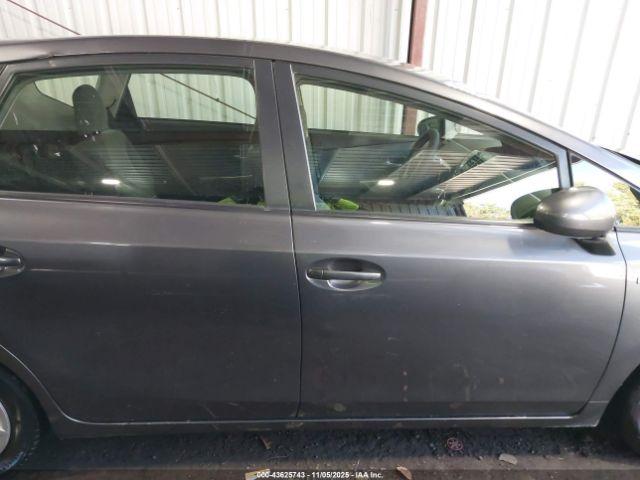 Toyota Prius v Two Image 2