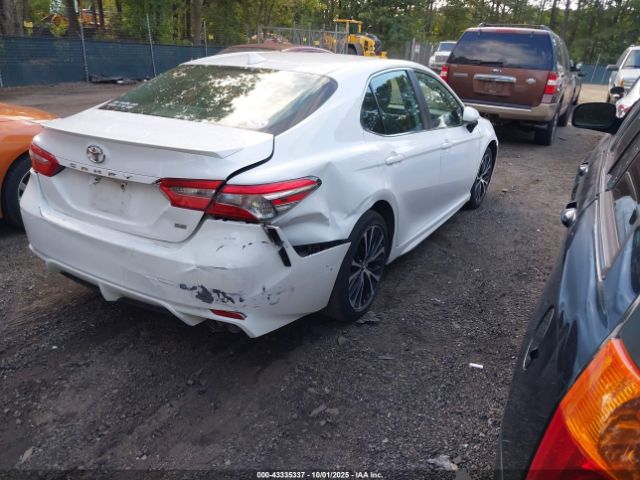 Toyota Camry Se Image 16