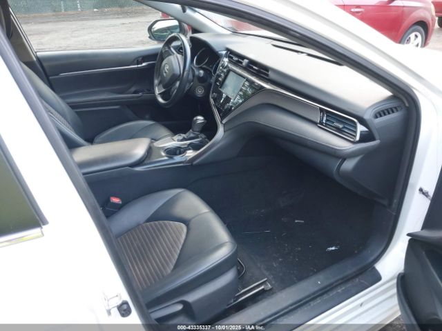 Toyota Camry Se Image 6