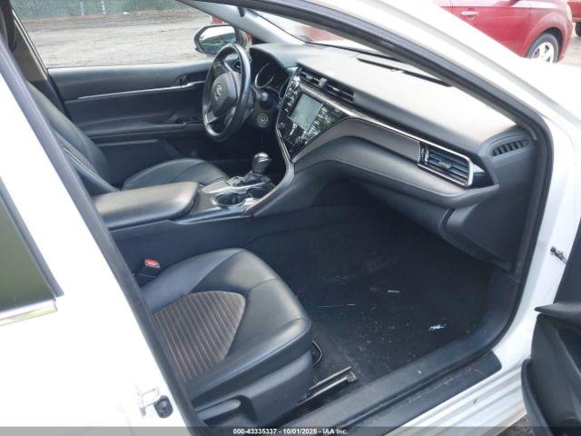 Toyota Camry Se Image 6