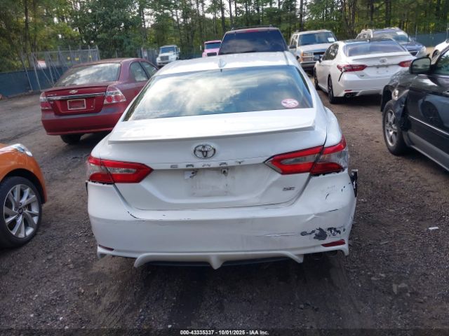 Toyota Camry Se Image 13