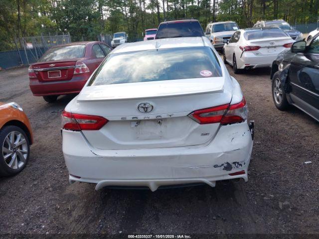 Toyota Camry Se Image 13