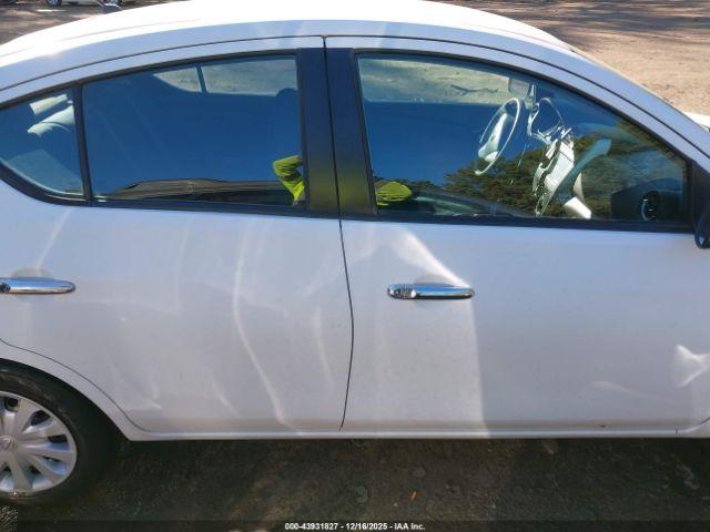 Nissan Versa 1.6 Sv Image 10