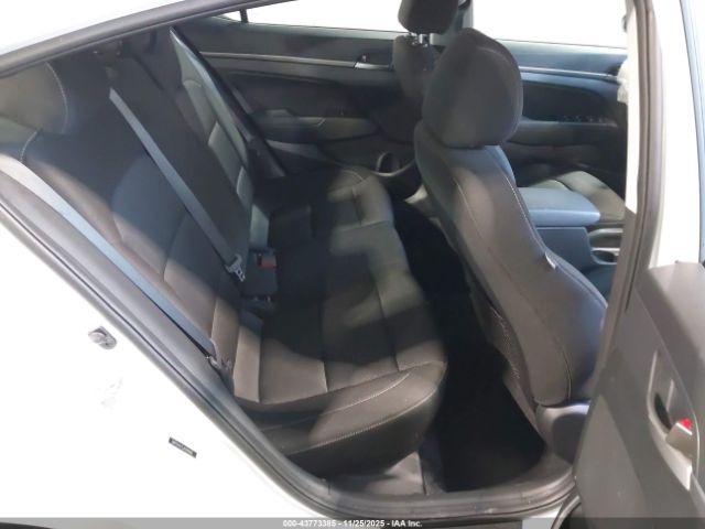 Hyundai ELANTRA Value Edition Image 4