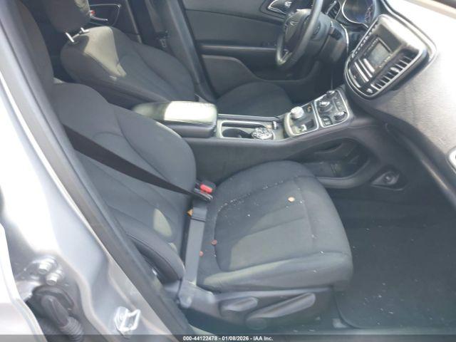 Chrysler 200 Limited Image 2