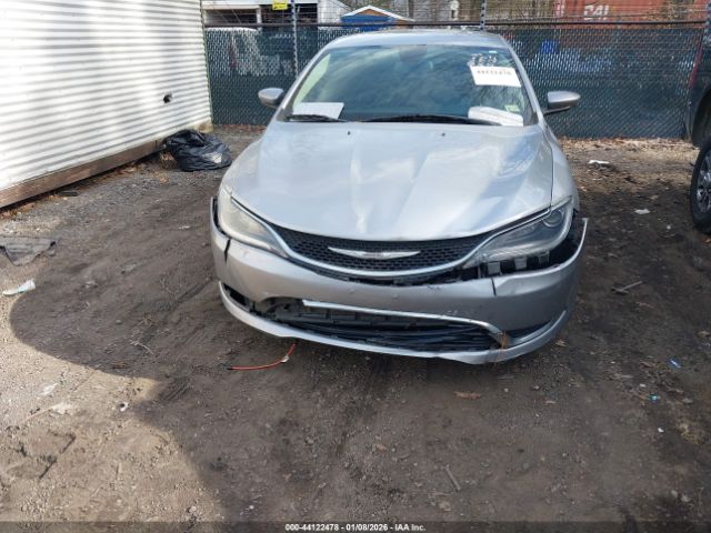 Chrysler 200 Limited Image 9