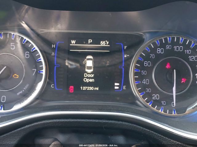 Chrysler 200 Limited Image 11