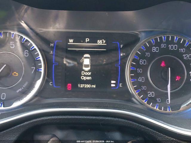 Chrysler 200 Limited Image 11