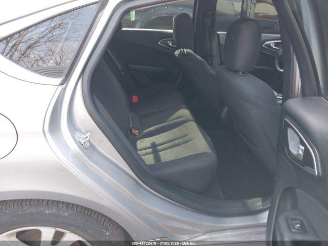 Chrysler 200 Limited Image 3