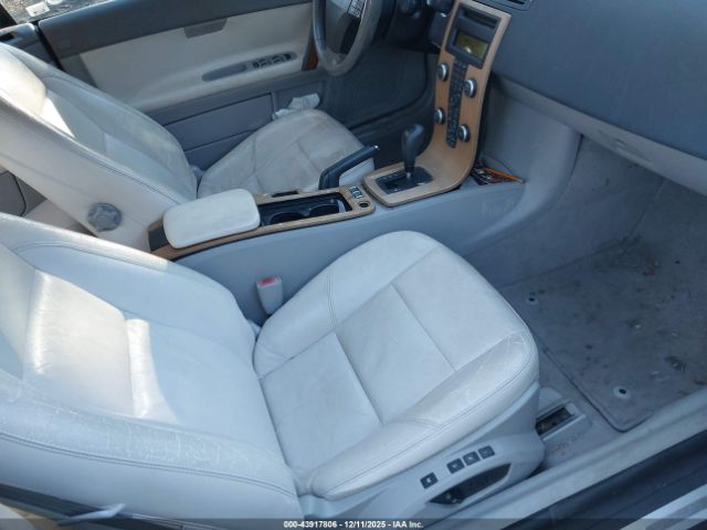 Volvo C70 Image 4