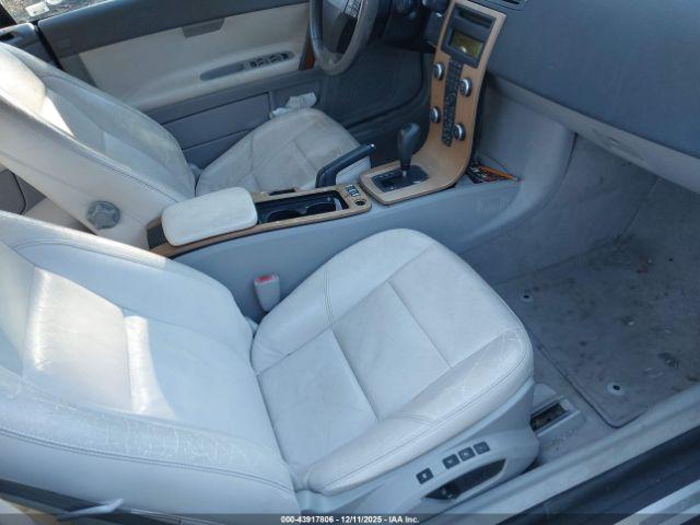 Volvo C70 Image 4