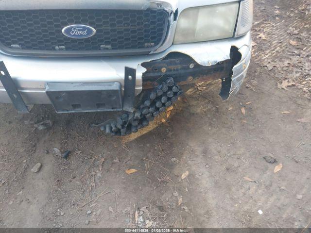 Ford Crown Victoria Image 13