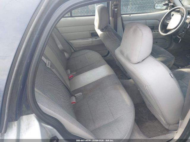 Ford Crown Victoria Image 11