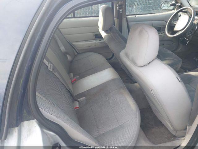 Ford Crown Victoria Image 11