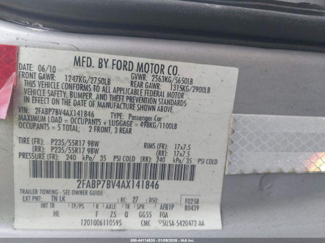 Ford Crown Victoria Image 10